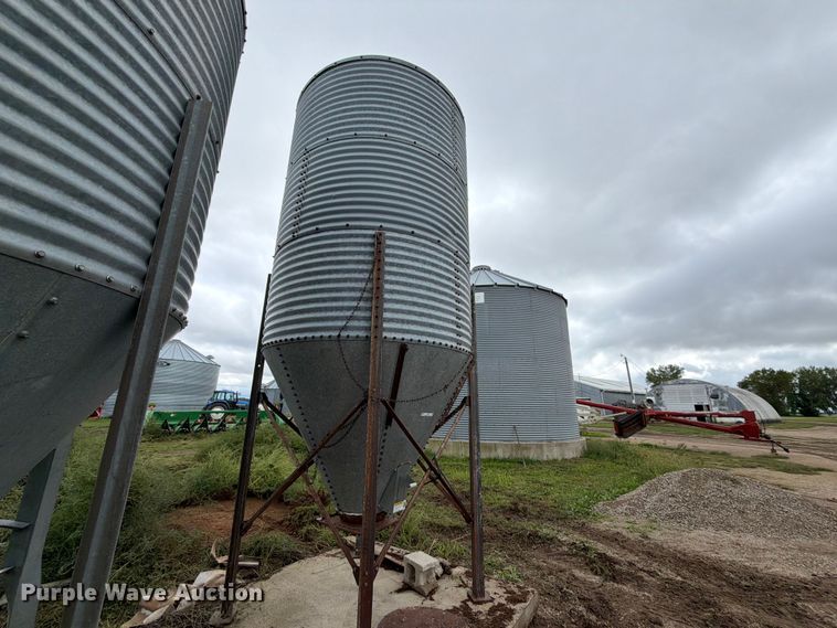 image for item FT6792 Columbian grain bin