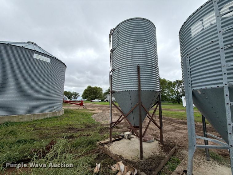 image for item FT6792 Columbian grain bin
