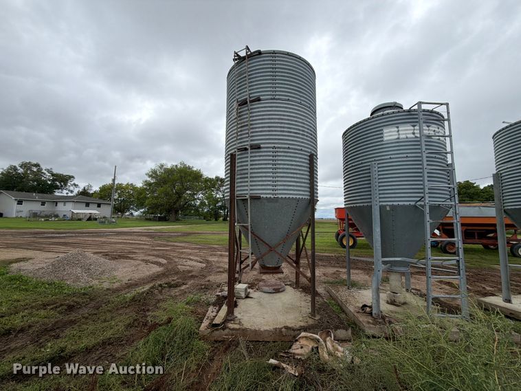 image for item FT6792 Columbian grain bin