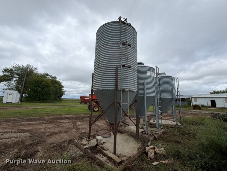 image for item FT6792 Columbian grain bin