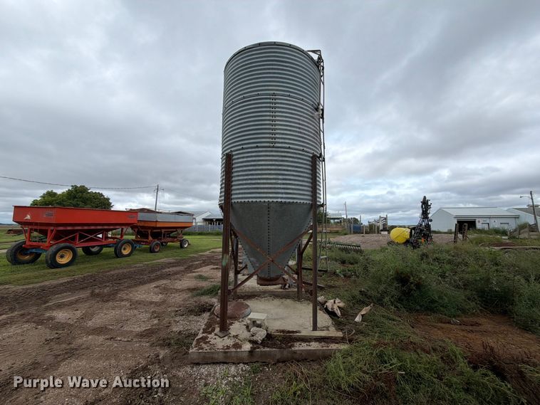 image for item FT6792 Columbian grain bin