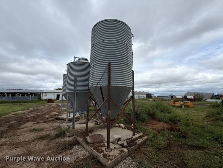 image for item FT6792 Columbian grain bin