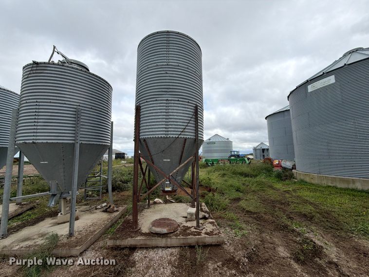 image for item FT6792 Columbian grain bin