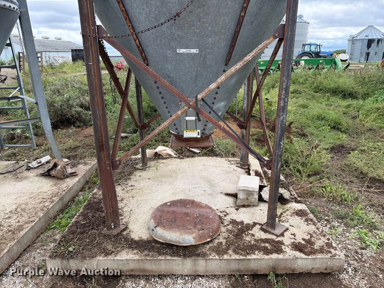 image for item FT6792 Columbian grain bin