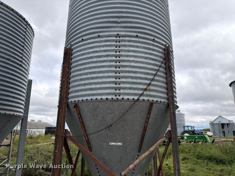 image for item FT6792 Columbian grain bin