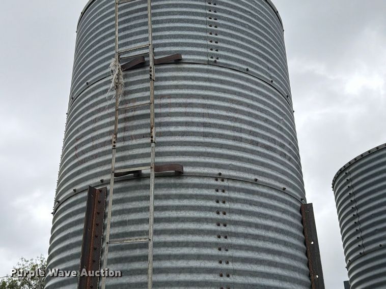 image for item FT6792 Columbian grain bin