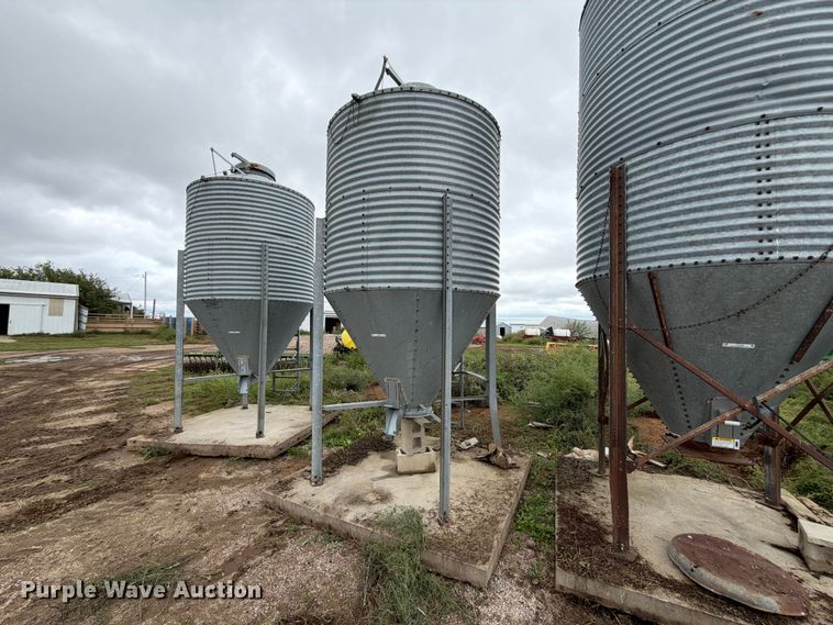 Brock grain bin