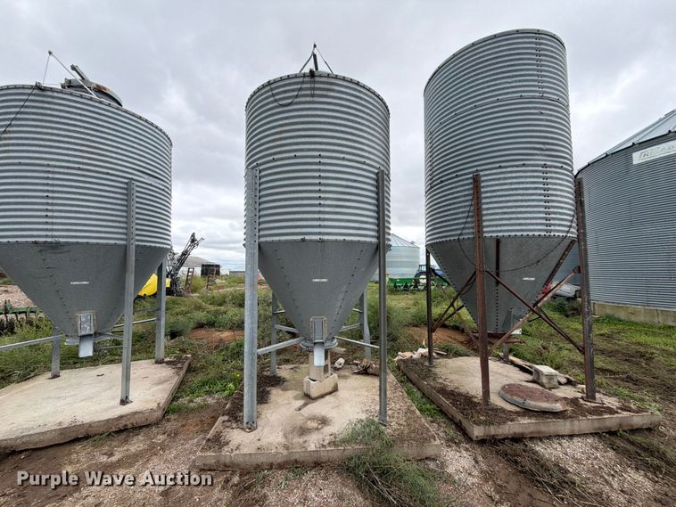 image for item FT6793 Brock grain bin