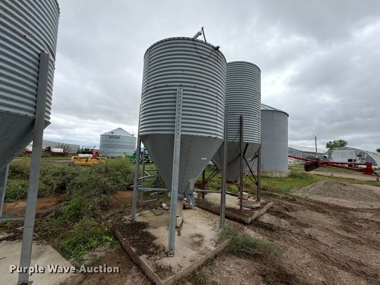 image for item FT6793 Brock grain bin