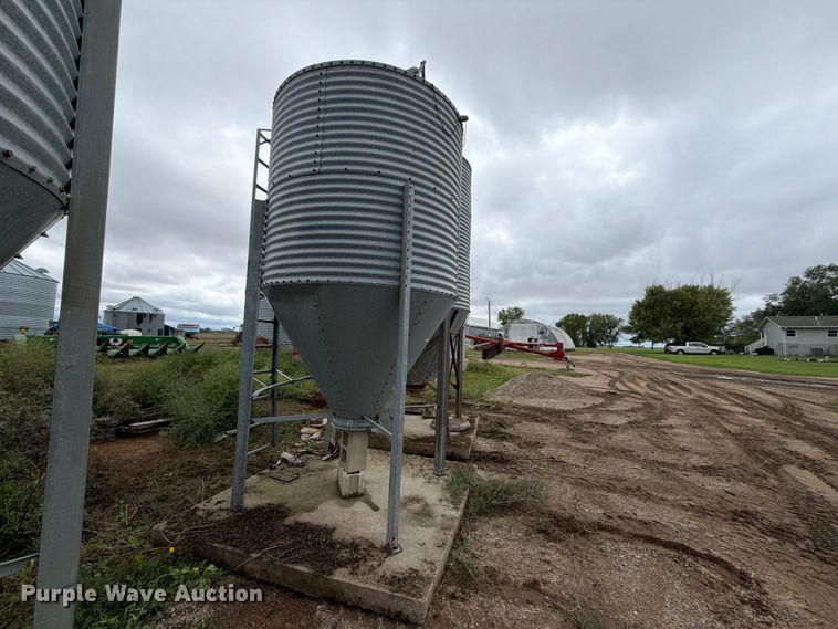 image for item FT6793 Brock grain bin