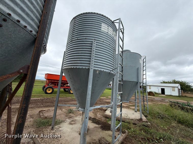 image for item FT6793 Brock grain bin