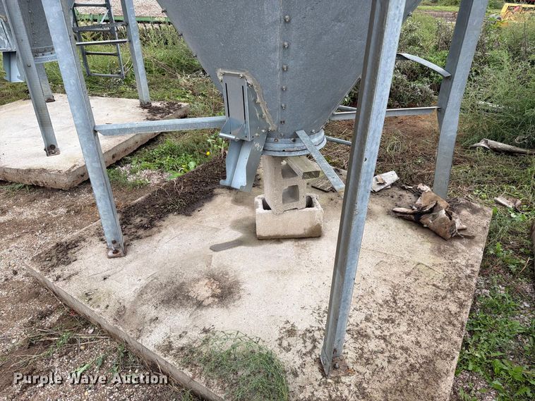 image for item FT6793 Brock grain bin