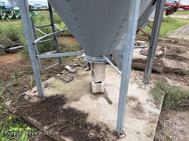 image for item FT6793 Brock grain bin