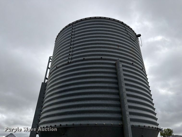 image for item FT6793 Brock grain bin