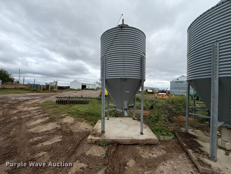 image for item FT6794 Brock grain bin