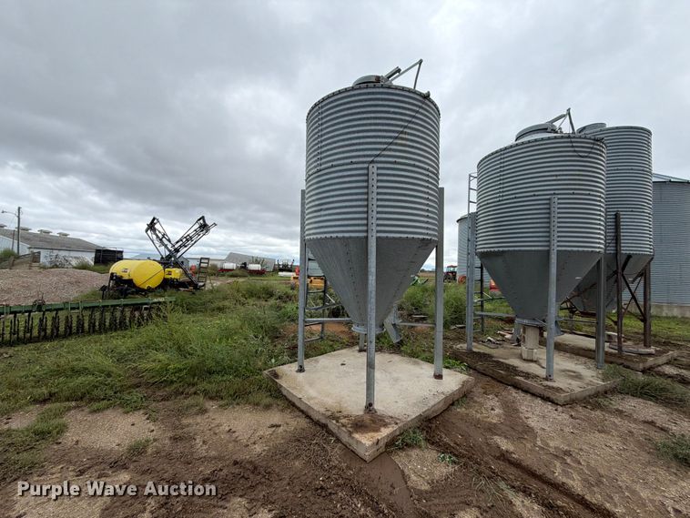 image for item FT6794 Brock grain bin