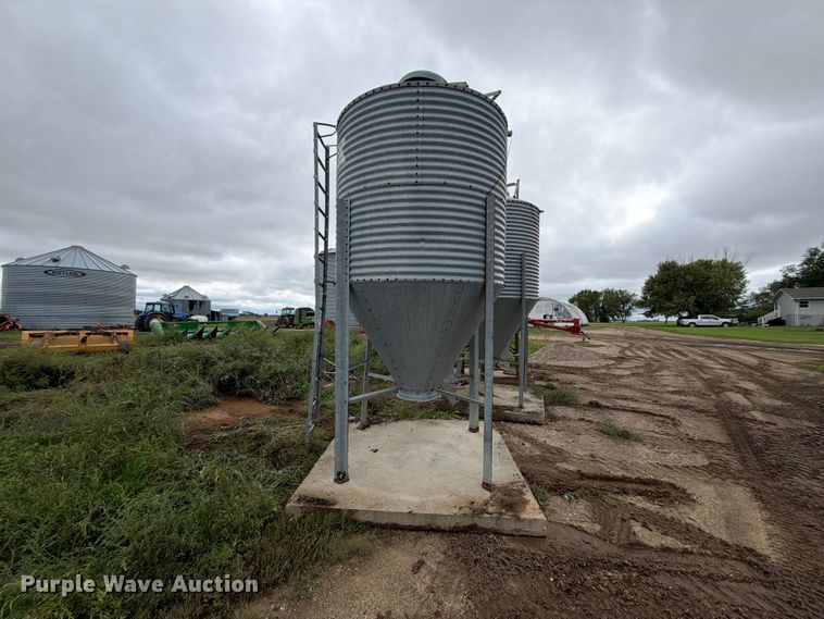 image for item FT6794 Brock grain bin
