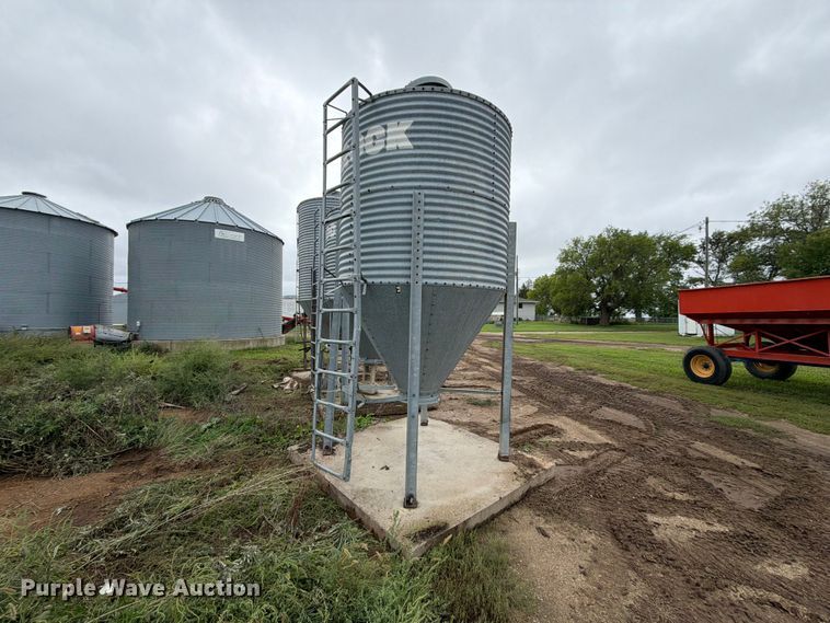 image for item FT6794 Brock grain bin