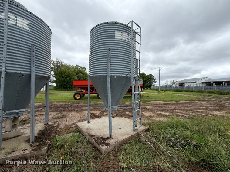 image for item FT6794 Brock grain bin