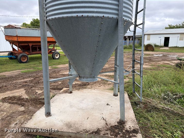 image for item FT6794 Brock grain bin