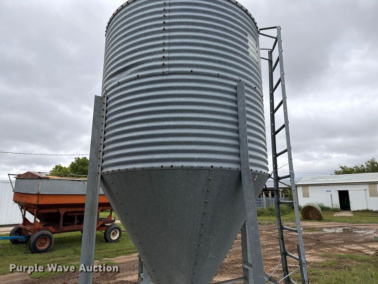 image for item FT6794 Brock grain bin