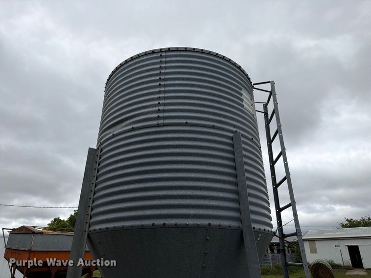 image for item FT6794 Brock grain bin