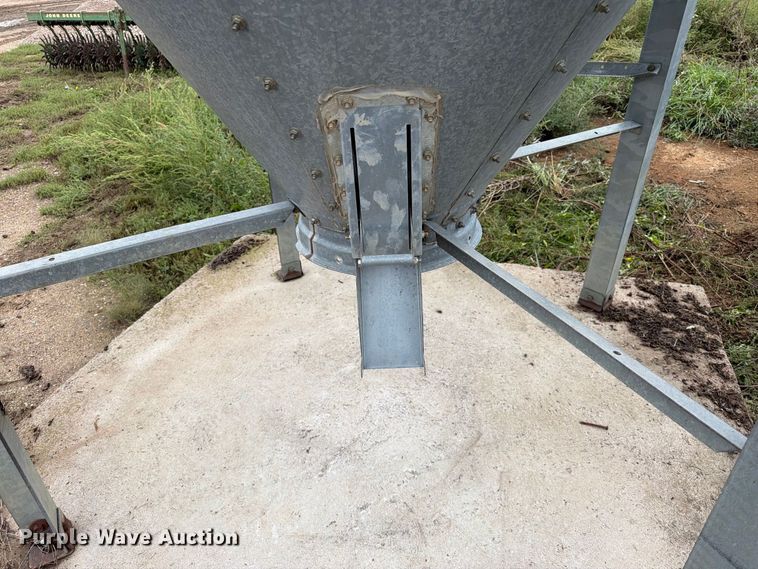 image for item FT6794 Brock grain bin