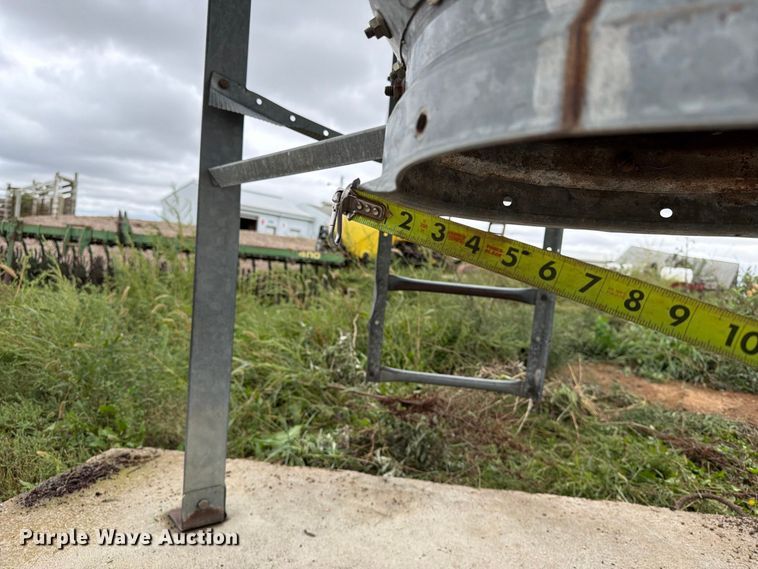 image for item FT6794 Brock grain bin
