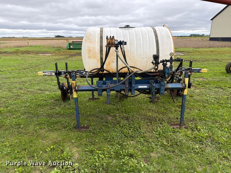 image for item FT6796 liquid fertilizer applicator