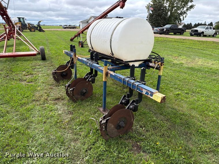 image for item FT6796 liquid fertilizer applicator