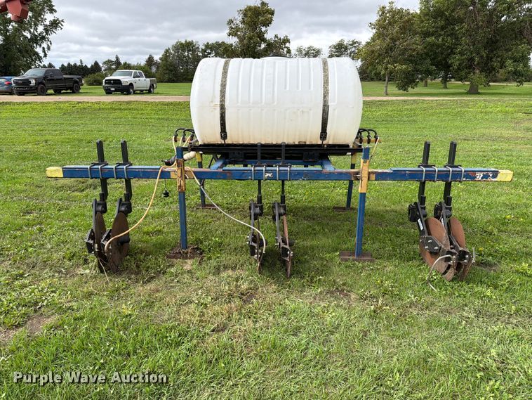 image for item FT6796 liquid fertilizer applicator