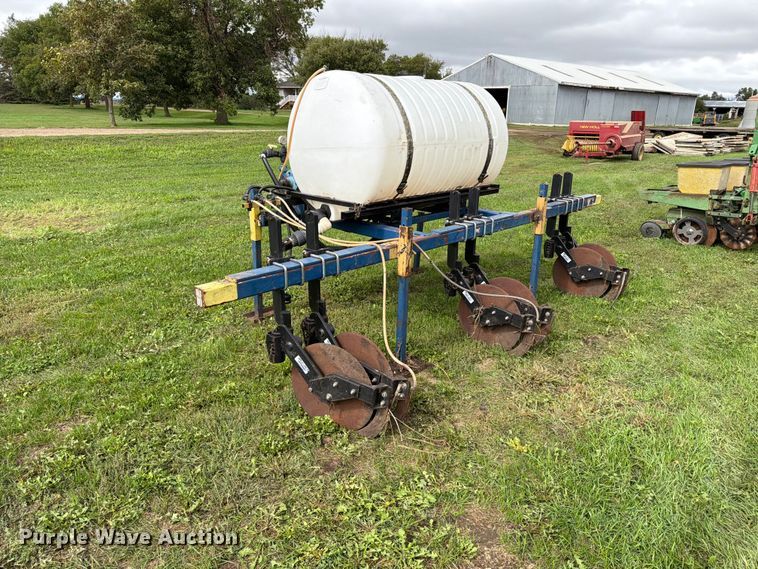 image for item FT6796 liquid fertilizer applicator