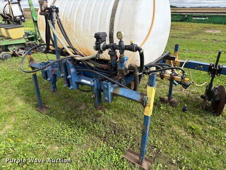 image for item FT6796 liquid fertilizer applicator
