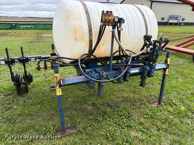image for item FT6796 liquid fertilizer applicator