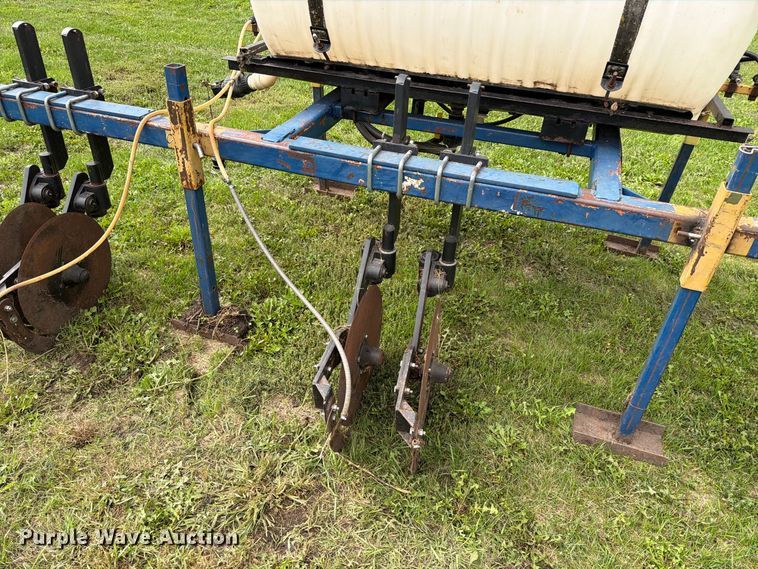 image for item FT6796 liquid fertilizer applicator