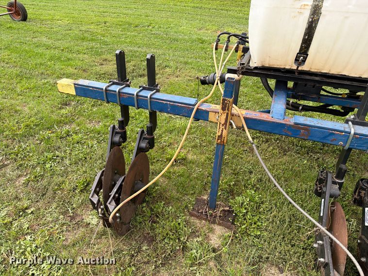 image for item FT6796 liquid fertilizer applicator