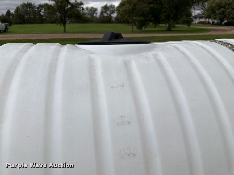 image for item FT6796 liquid fertilizer applicator