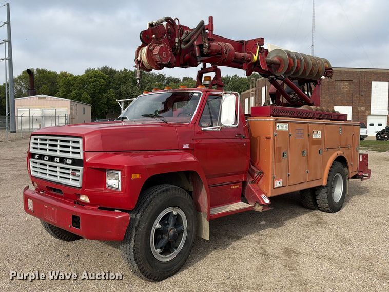 image for item FT6800 1980 Ford F800 digger derrick truck
