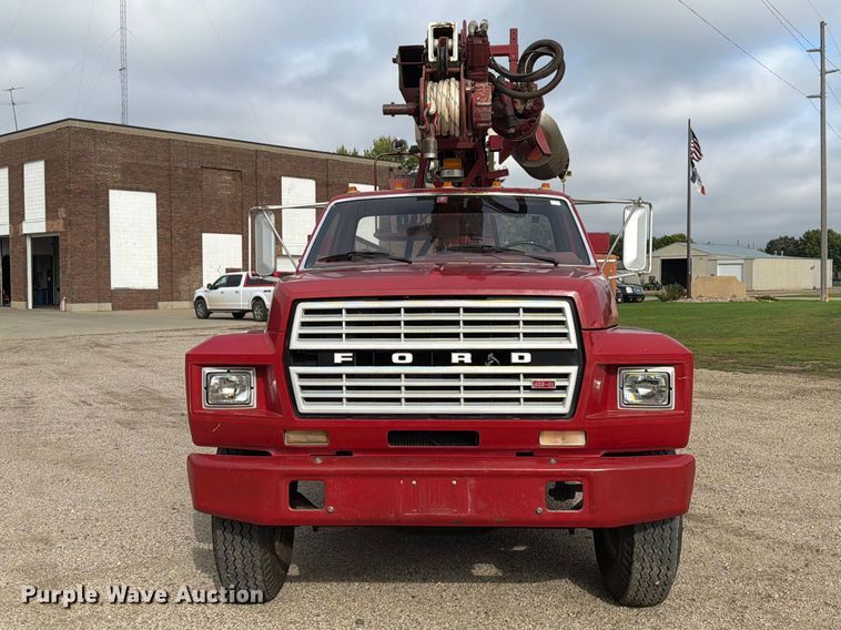 image for item FT6800 1980 Ford F800 digger derrick truck