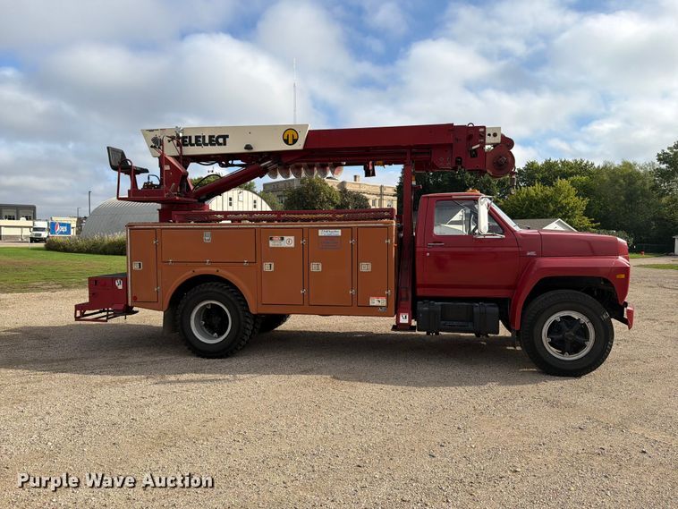image for item FT6800 1980 Ford F800 digger derrick truck