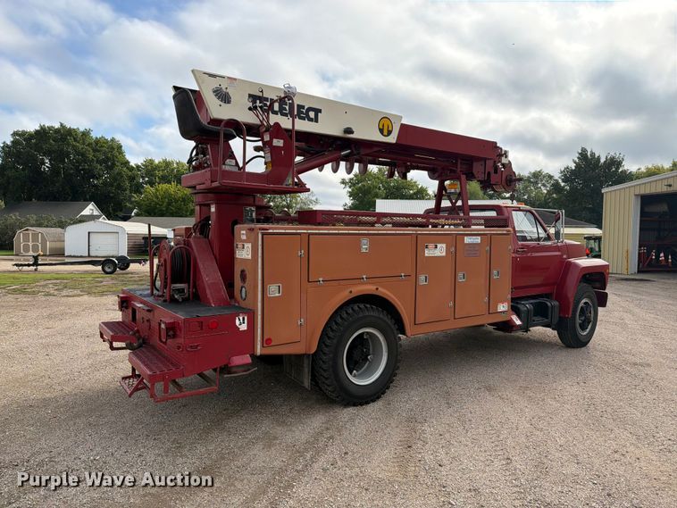 image for item FT6800 1980 Ford F800 digger derrick truck