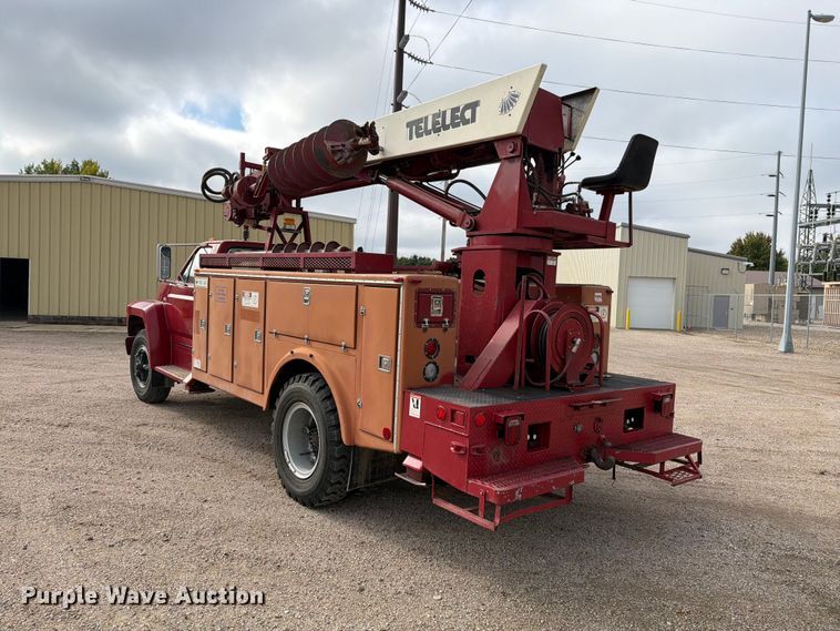 image for item FT6800 1980 Ford F800 digger derrick truck