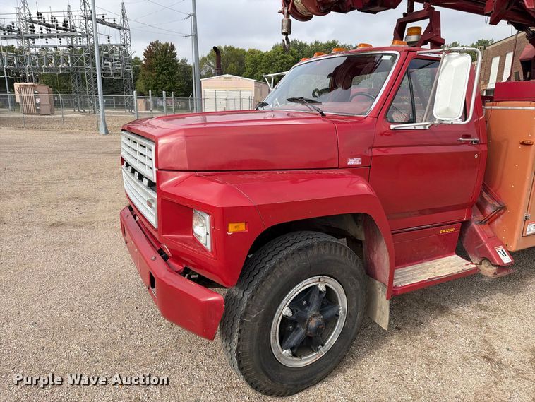 image for item FT6800 1980 Ford F800 digger derrick truck
