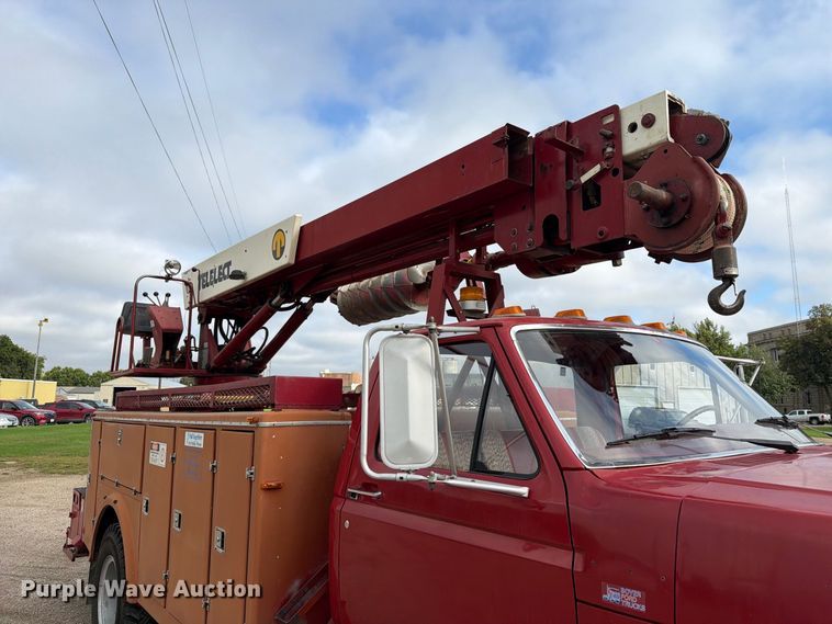 image for item FT6800 1980 Ford F800 digger derrick truck