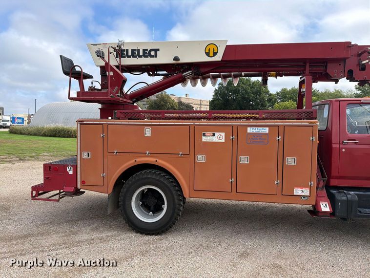 image for item FT6800 1980 Ford F800 digger derrick truck
