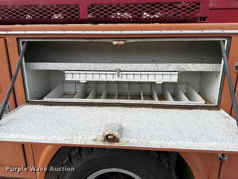 image for item FT6800 1980 Ford F800 digger derrick truck