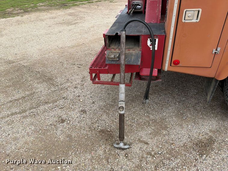 image for item FT6800 1980 Ford F800 digger derrick truck