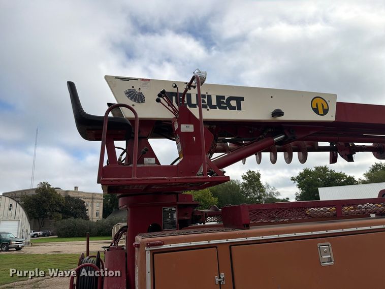 image for item FT6800 1980 Ford F800 digger derrick truck