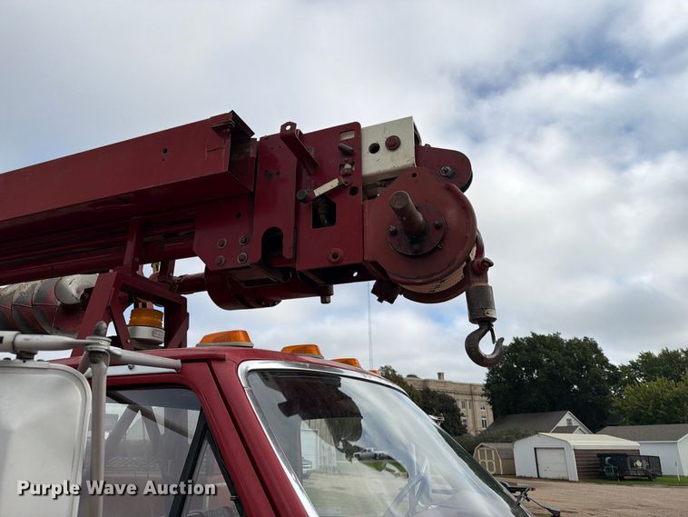 image for item FT6800 1980 Ford F800 digger derrick truck