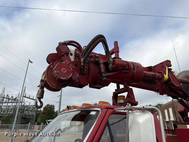 image for item FT6800 1980 Ford F800 digger derrick truck